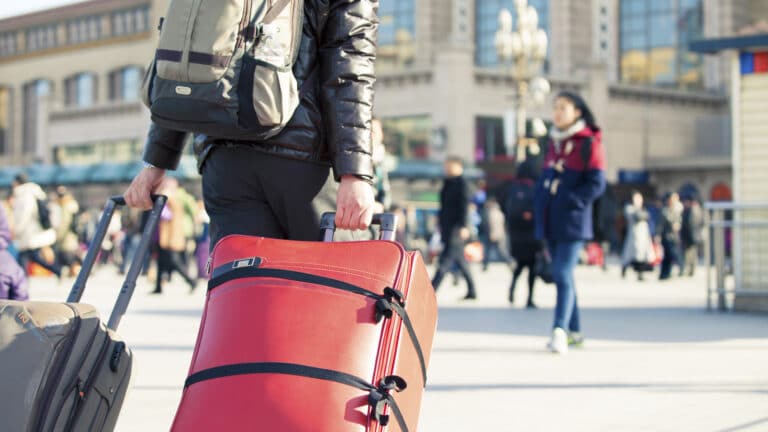 Тысячи молодых людей ежегодно уезжают из Шымкента из-за дефицита вузов