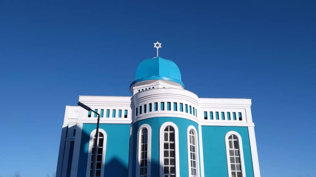 В районе синагоги в Астане начали круглосуточно дежурить полицейские