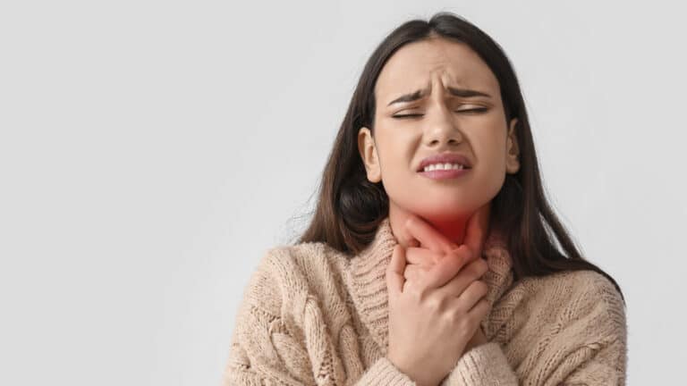 Что делать при частых ангинах (тонзиллитах) и когда удалять миндалины