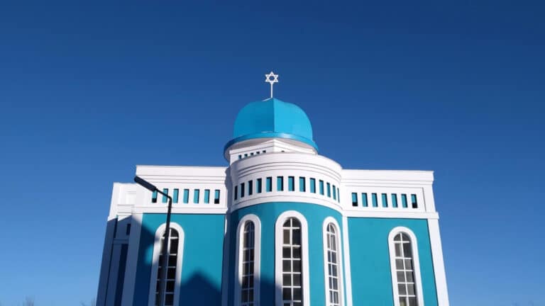 В районе синагоги в Астане начали круглосуточно дежурить полицейские