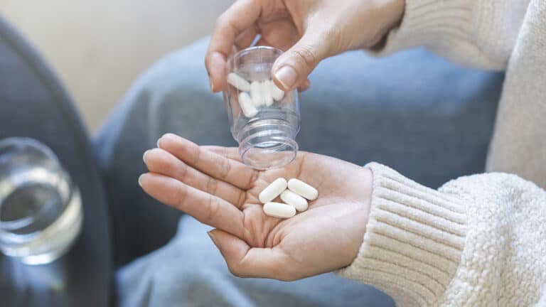 Ученые нашли новый препарат от боли, который не вызывает зависимость