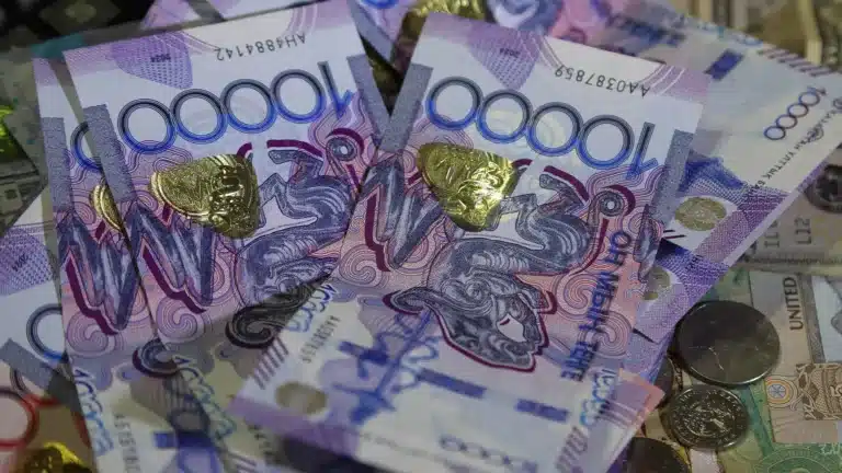 Рабочие в Экибастузе получили более 20 млн тенге после вмешательства прокуратуры