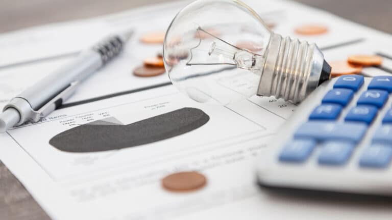 Жители села под Алматы вышли на стихийный протест из-за чужих долгов за свет