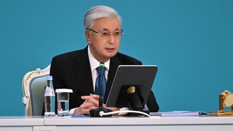 Токаев раскритиковал крупнейшие банки за то, что они спешат внедрять единый QR