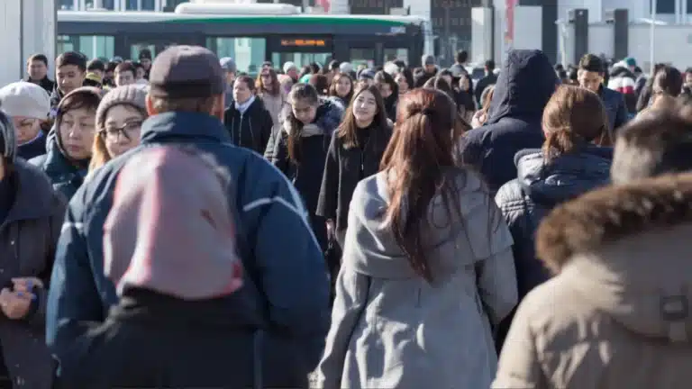Женщин больше, но не везде: где в Казахстане лидируют мужчины