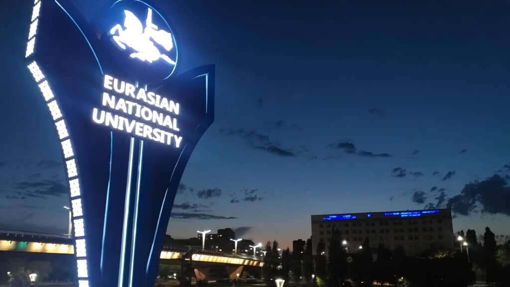 ЕНУ обвинили в массовом сливе данных экс-студентов мошенникам