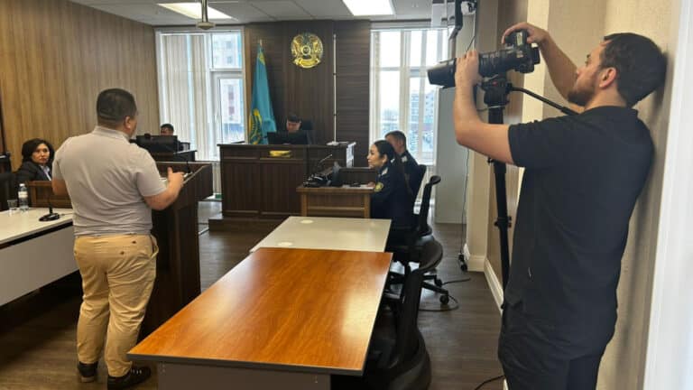 Блогера Justking принудительно доставят в суд по делу Жанабыловых