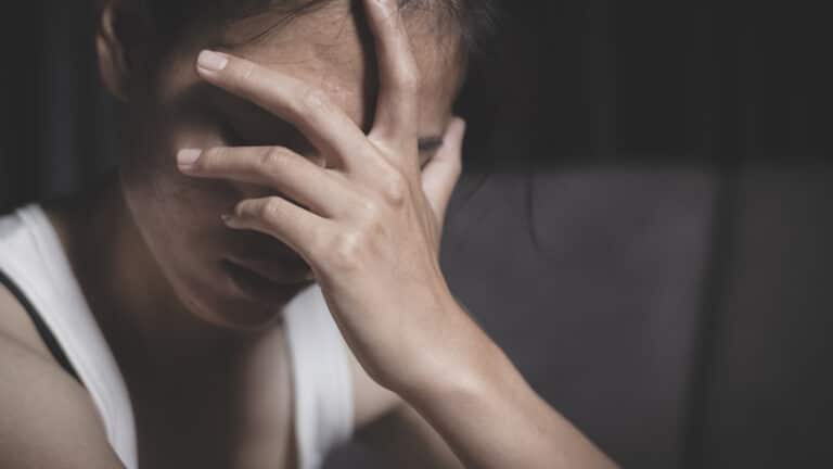 Девочка жила в доме с 70 собаками и подвергалась насилию в ЗКО