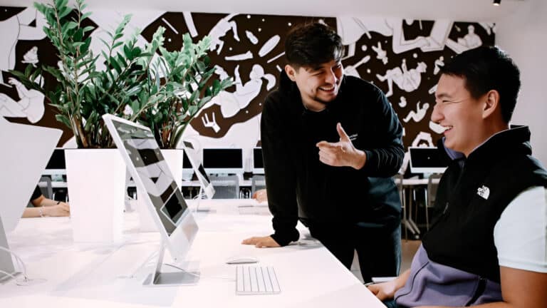 Apple будет готовить в Казахстане тренеров по разработке приложений