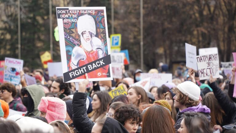 От борьбы за права до праздника весны - как менялись смыслы 8 Марта