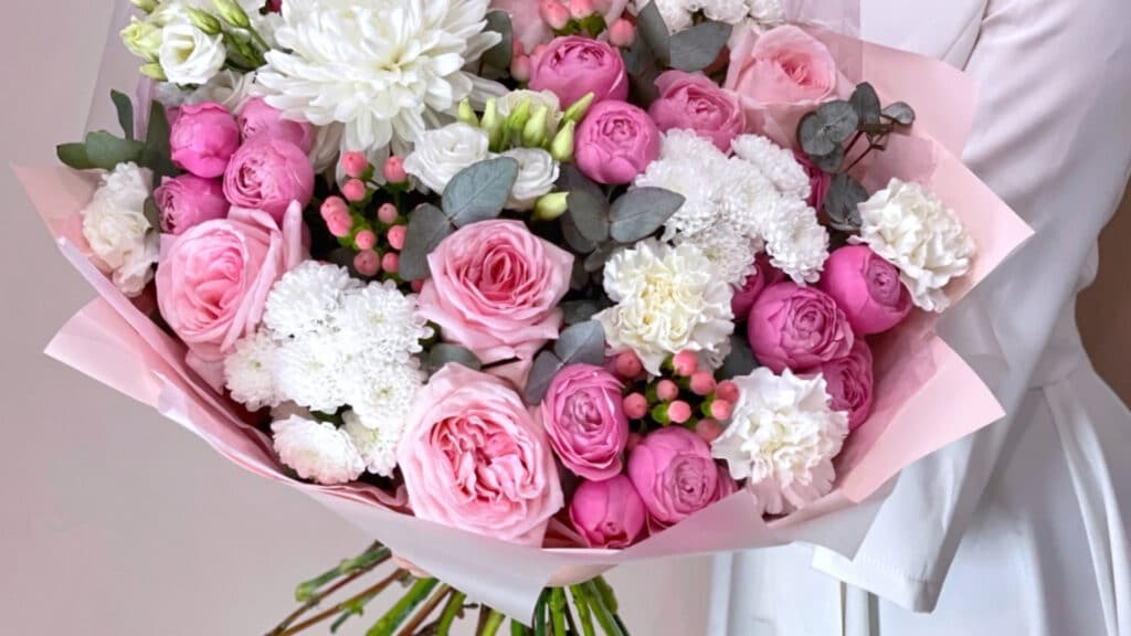 Мерекеде гүл сыйлаудан Алматы мен Шымкент жігіттері алда келеді