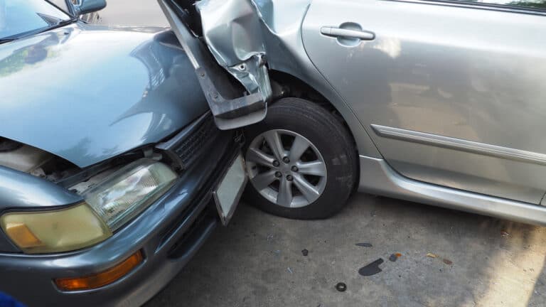 В Алматы автобус спровоцировал массовое ДТП, есть пострадавшие