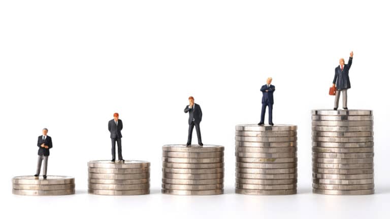 Лучший управляющий пенсиями казахстанцев заплатил топ-менеджменту 376 млн тенге