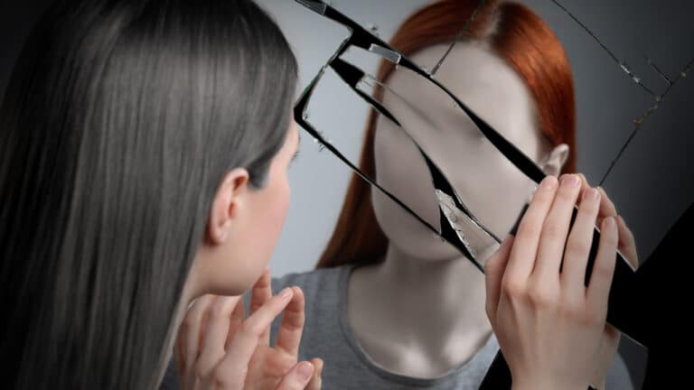 Дереализация - почему все кажется ненастоящим 