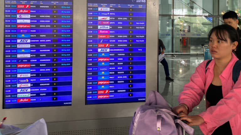 Минтранспорта оценит потери авиакомпаний при вывозе казахстанцев с Ближнего Востока