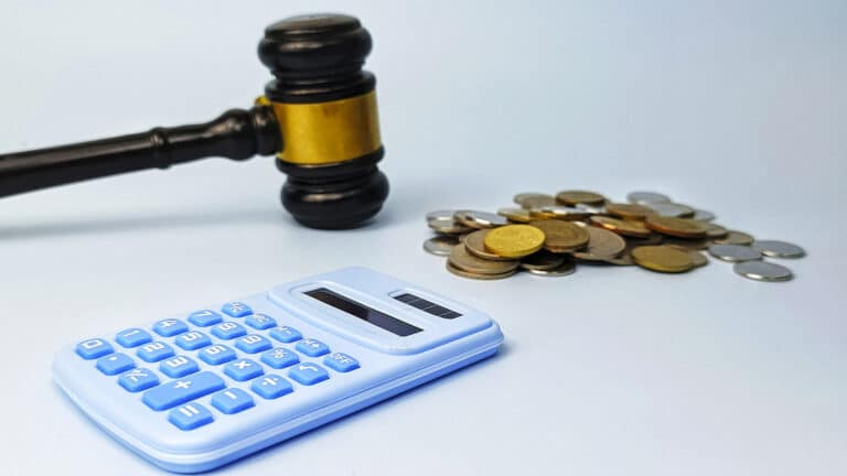 100 тыс. казахстанцам могут простить штрафы и пени по налогам