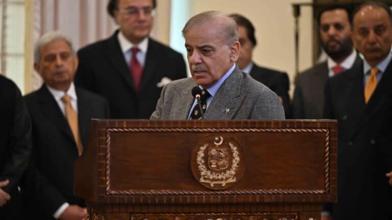 Премьер Пакистана поздравил Токаева с успешным проведением референдума