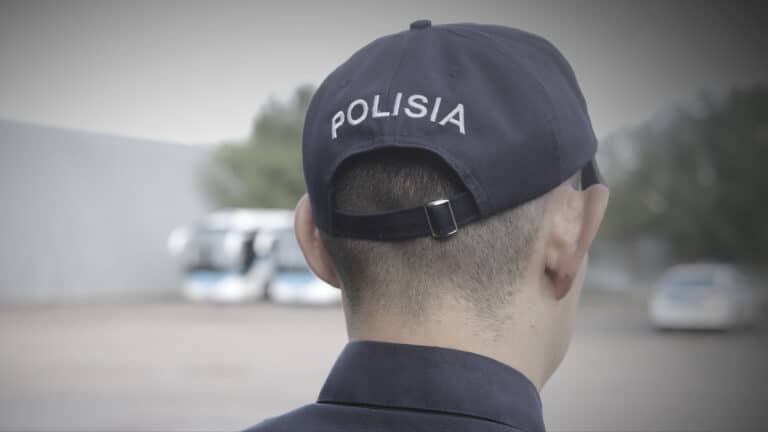 Пьяная компания избила полицейского на глазах его собственных детей в Костанае