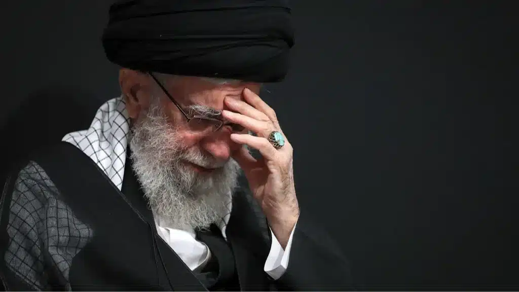 Аятолла Әли Хаменеиді жерлеу рәсімі кейінге қалды