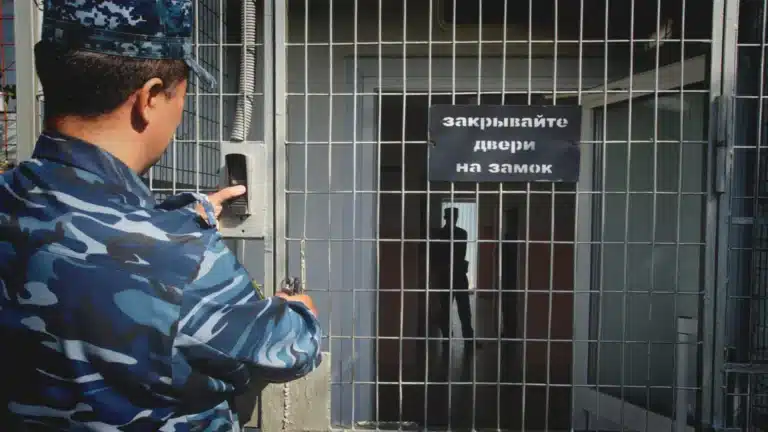 В ЗКО умер экс-чиновник, проходивший по делу о насилии над несовершеннолетней