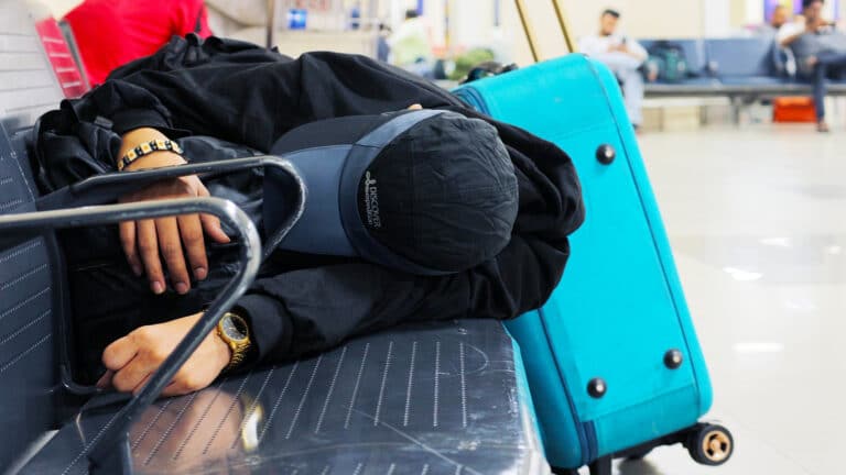 Застрявших в Иране казахстанцев возвращают через третьи страны