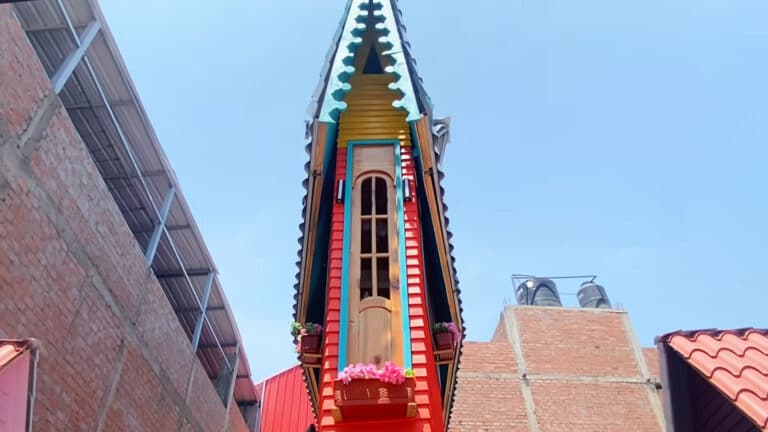 Самый узкий дом в мире построили в Перу