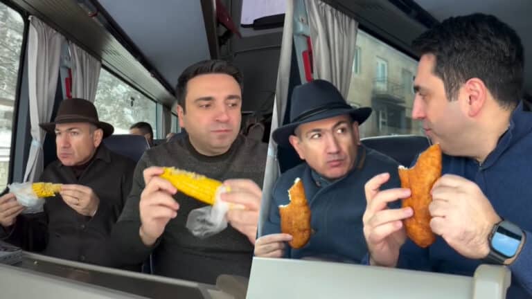 Премьер-министр Армении Никол Пашинян перекусил в автобусе и восхитил соцсети