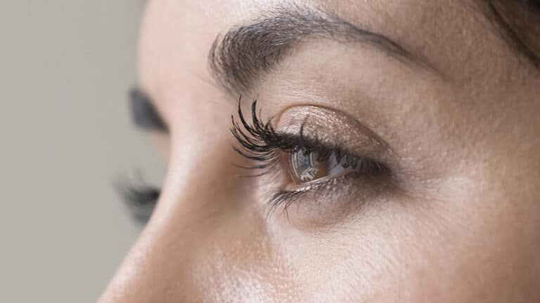 Когда «мушки» перед глазами говорят о проблемах с сетчаткой