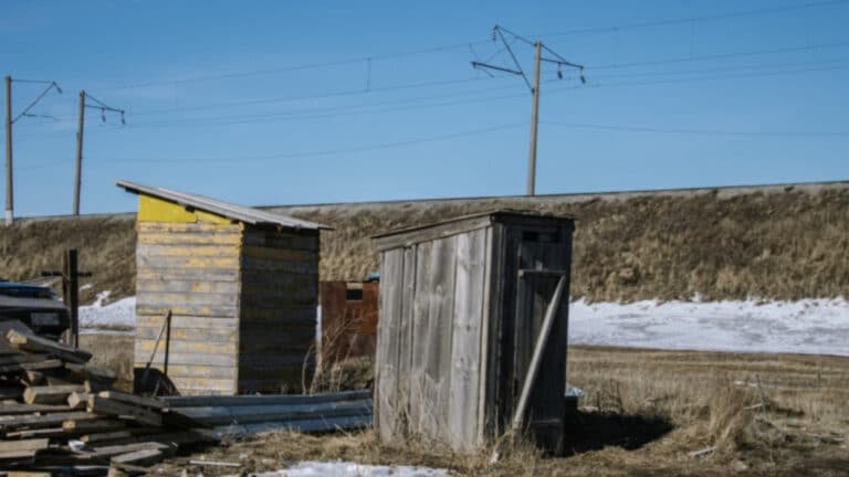 Түркістанда 3 жасар бара дәретханаға түсіп кетті