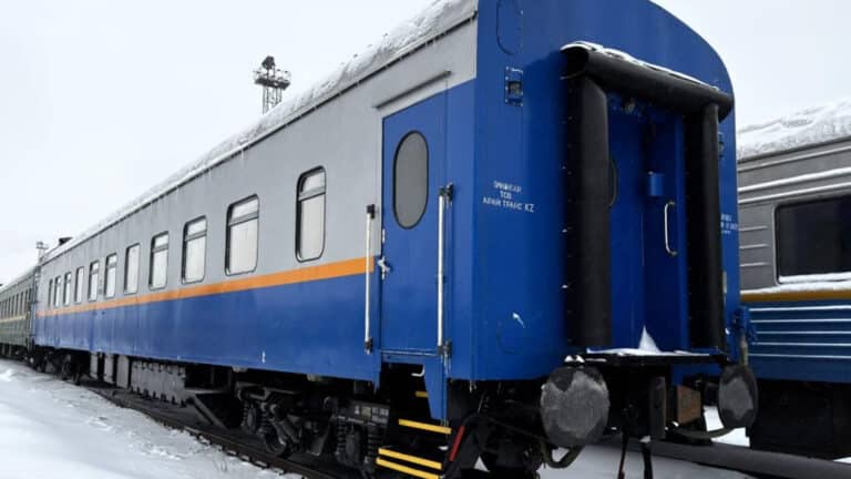 Сейфы, интернет и вакуумные туалеты появились в поезде «Астана – Семей»