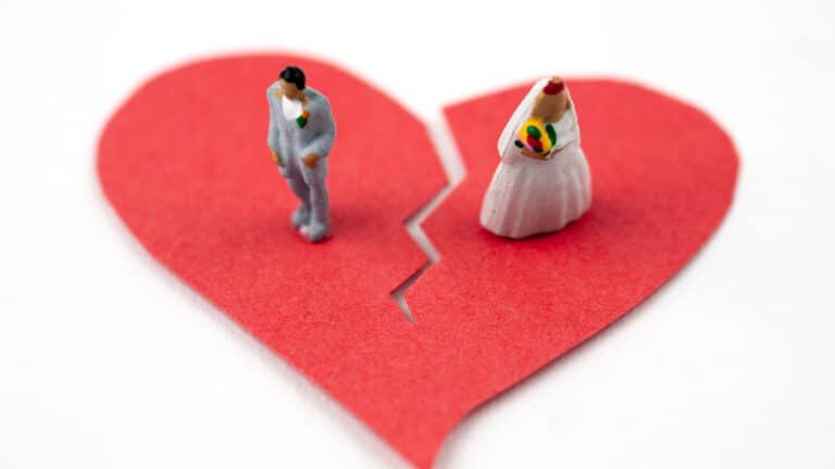 Каждый третий брак в Казахстане не доживает до пятилетнего юбилея 