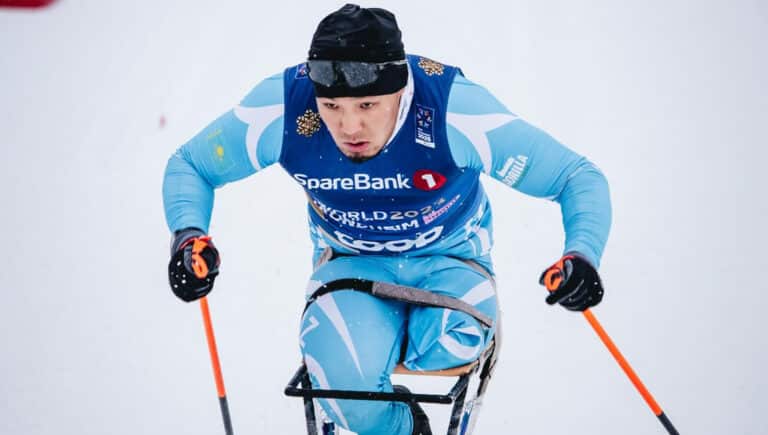 Ербол Хамитов завоевал бронзу в лыжном спринте на Паралимпиаде-2026