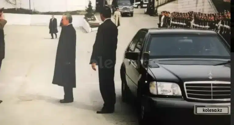 Назарбаевтың гаражынан сатып алынған қымбат көліктің иесі күдікке ілінді