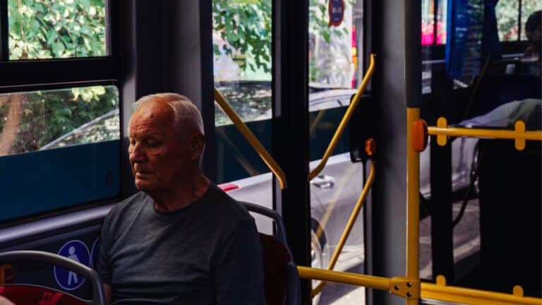 Автобусы Астаны потеряли 5 млрд тенге из-за безбилетников