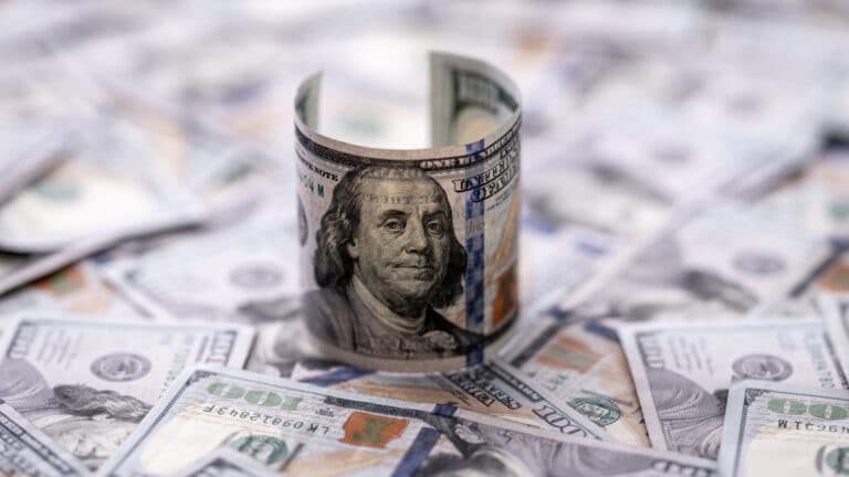 Нацфонд продал валюты в феврале на $400 млн