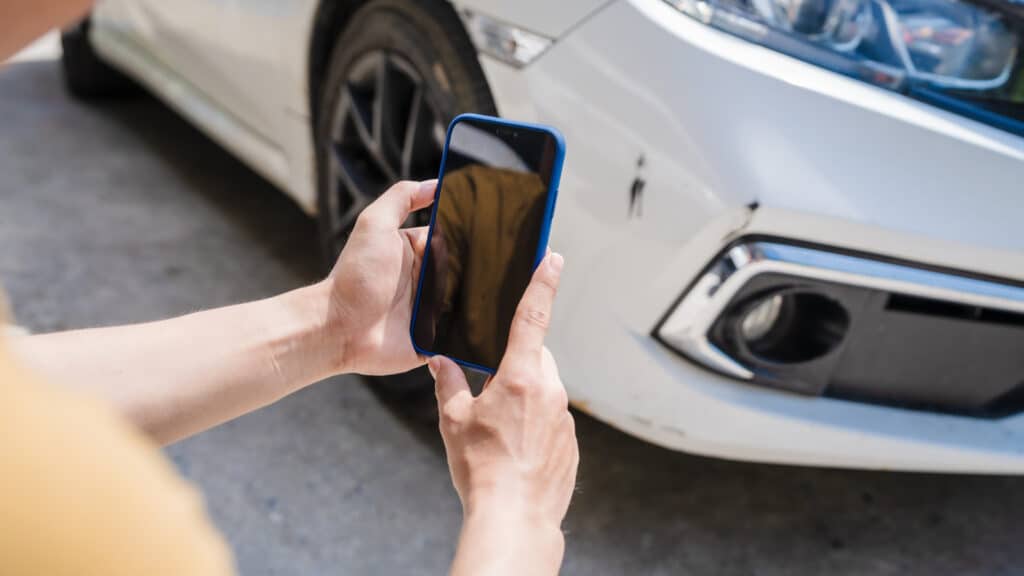 Десятки тысяч казахстанцев получили страховые выплаты при ДТП по новым правилам/shutterstock, бильд-редактор: Адэлина Мамедова