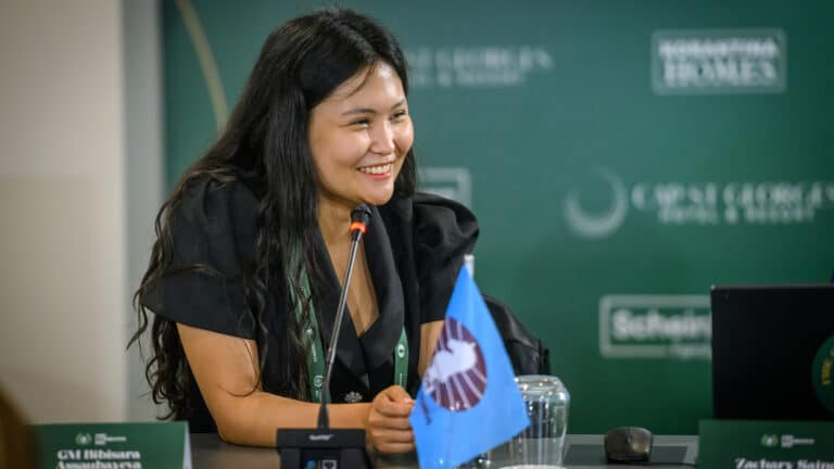 Асаубаева сыграла вничью с Горячкиной в турнире претендентов