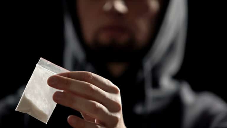 Во все тяжкие по-казахстански: отец учил сына варить мефедрон в Акмолинской области