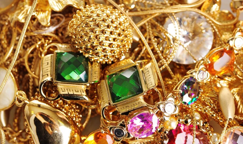 Ер адам баласын көруге келіп, бұрынғы әйелін тонап кетті