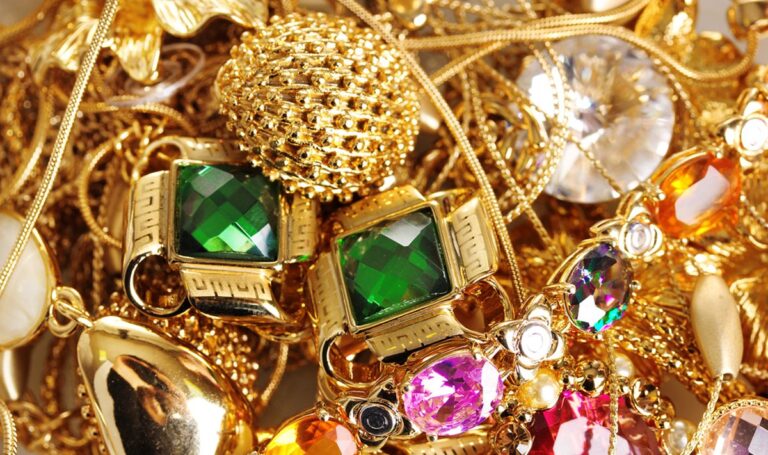 Ер адам баласын көруге келіп, бұрынғы әйелін тонап кетті