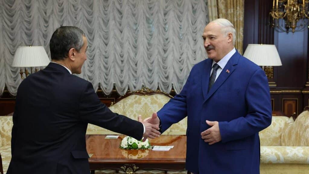 Лукашенко бала аз туылатынын айтып, өзбектерді көмекке шақырды