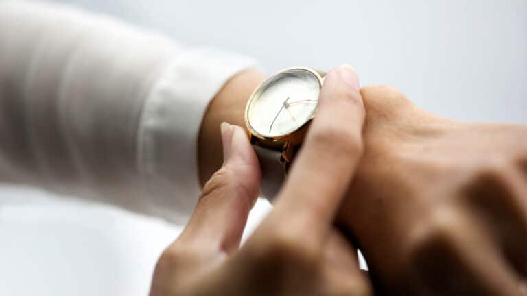 Неполный рабочий день введут на госслужбе для беременных и родителей маленьких детей