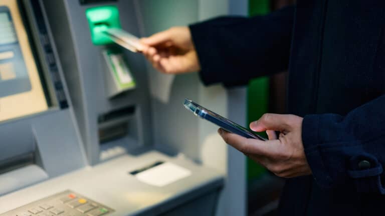 Как заработок в $250-350 на банковских счетах может привести казахстанцев в тюрьму