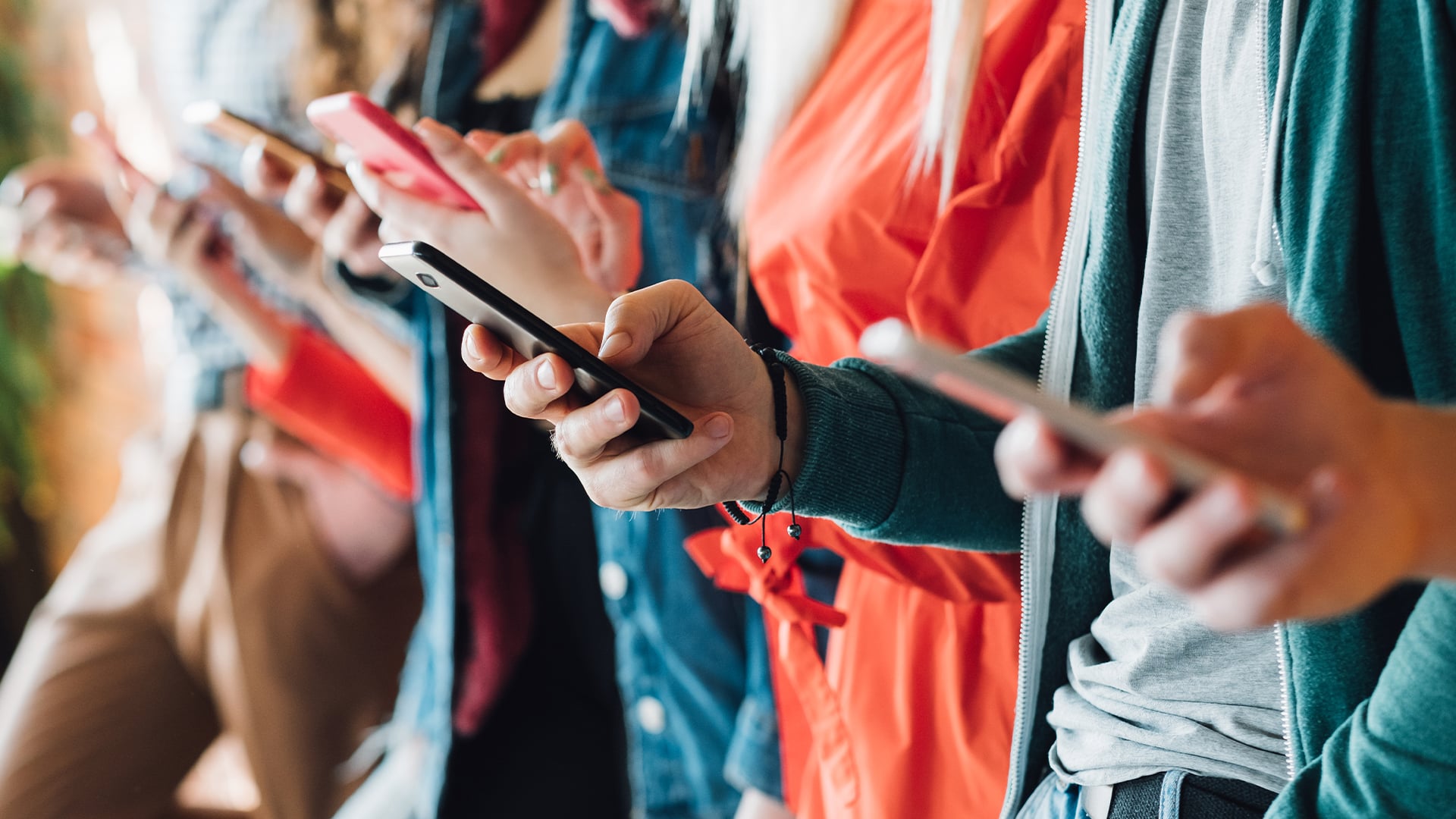 Instagram и YouTube обязали выплатить 6 млн долларов из-за зависимости от соцсетей