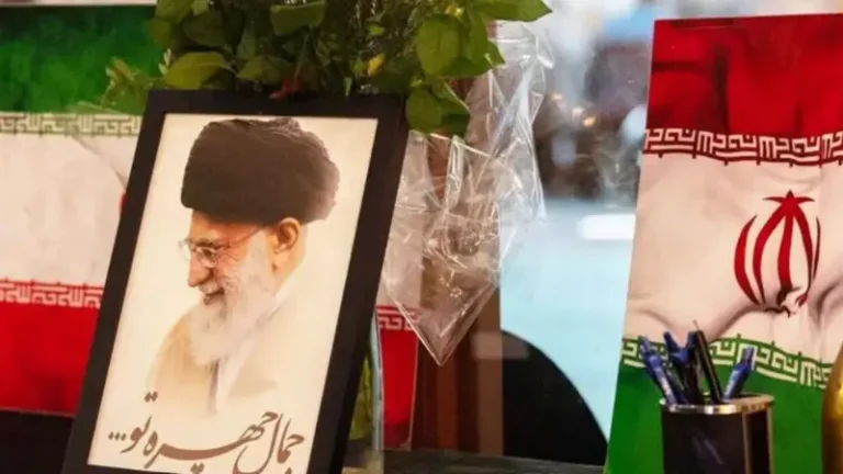 АҚШ пен Израиль Аятолла Әли Хаменеидің ізіне қалай түсті