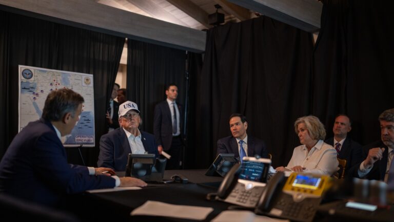 Трамп Иран билігіне қатаң ескерту жасады