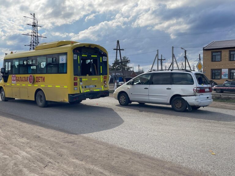 Батыс Қазақстанда оқушылар мінген автобус апатқа ұшырады