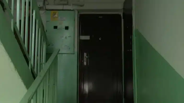 Тела четырех человек обнаружили в одном подъезде в Шымкенте