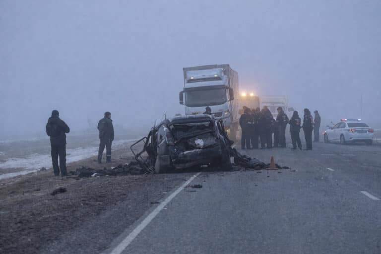 Пять человек погибли в Актюбинской области в ДТП с грузовиком