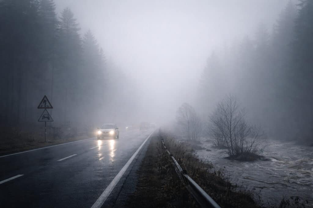 Казахстан накроют туманы, грозы и паводки 30 марта